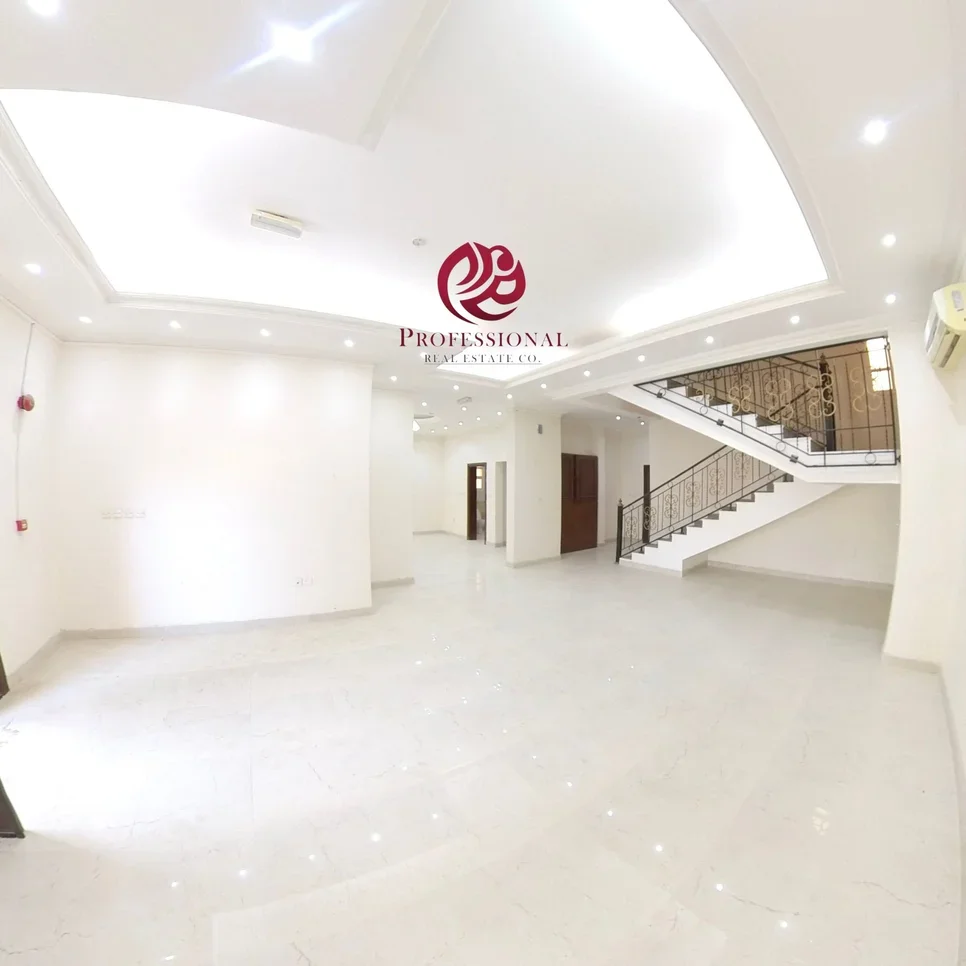 Commercial  - Not Furnished  - Doha  - Al Markhiya  - 6 Bedrooms