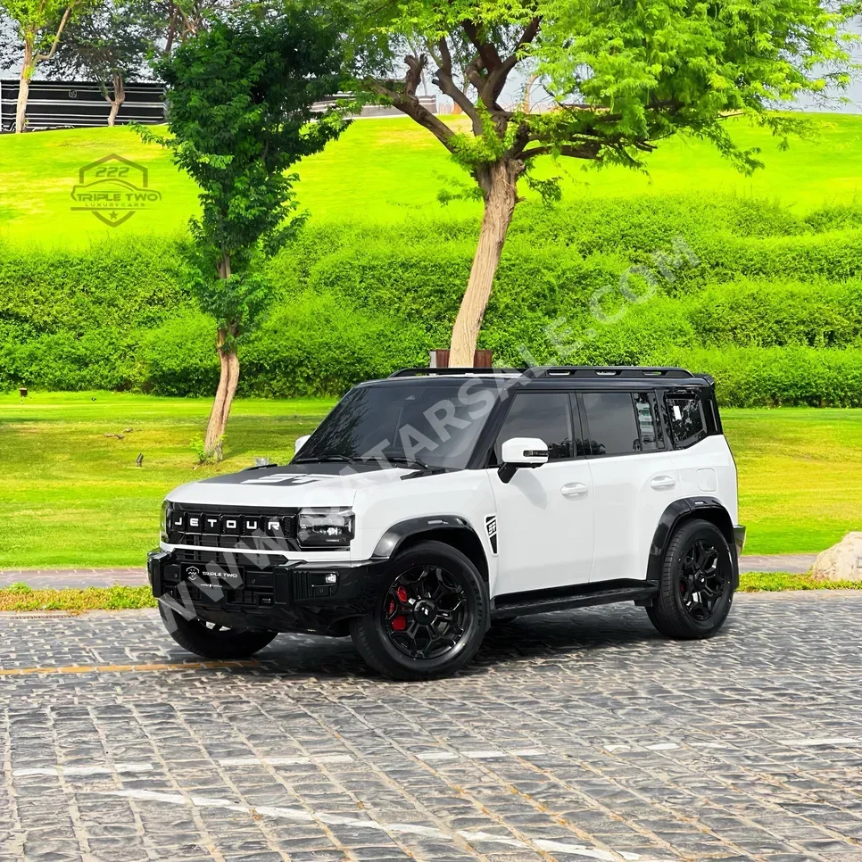 Jetour  T2  Luxury  2025  Automatic  9,600 Km  4 Cylinder  Four Wheel Drive (4WD)  SUV  White  With Warranty