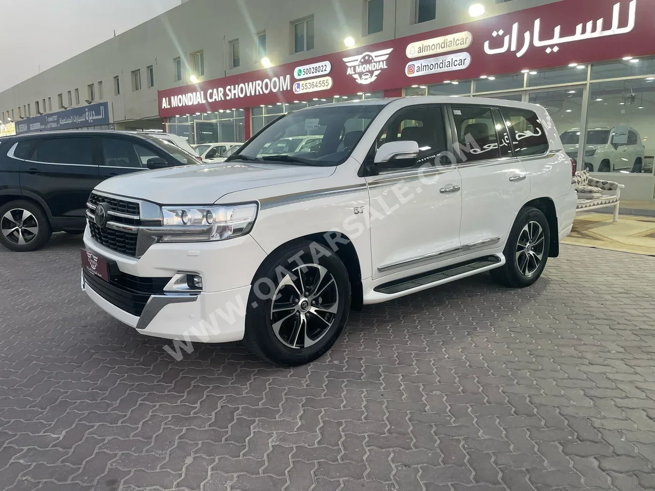 Toyota  Land Cruiser  VXR  2021  Automatic  230,000 Km  8 Cylinder  Four Wheel Drive (4WD)  SUV  White