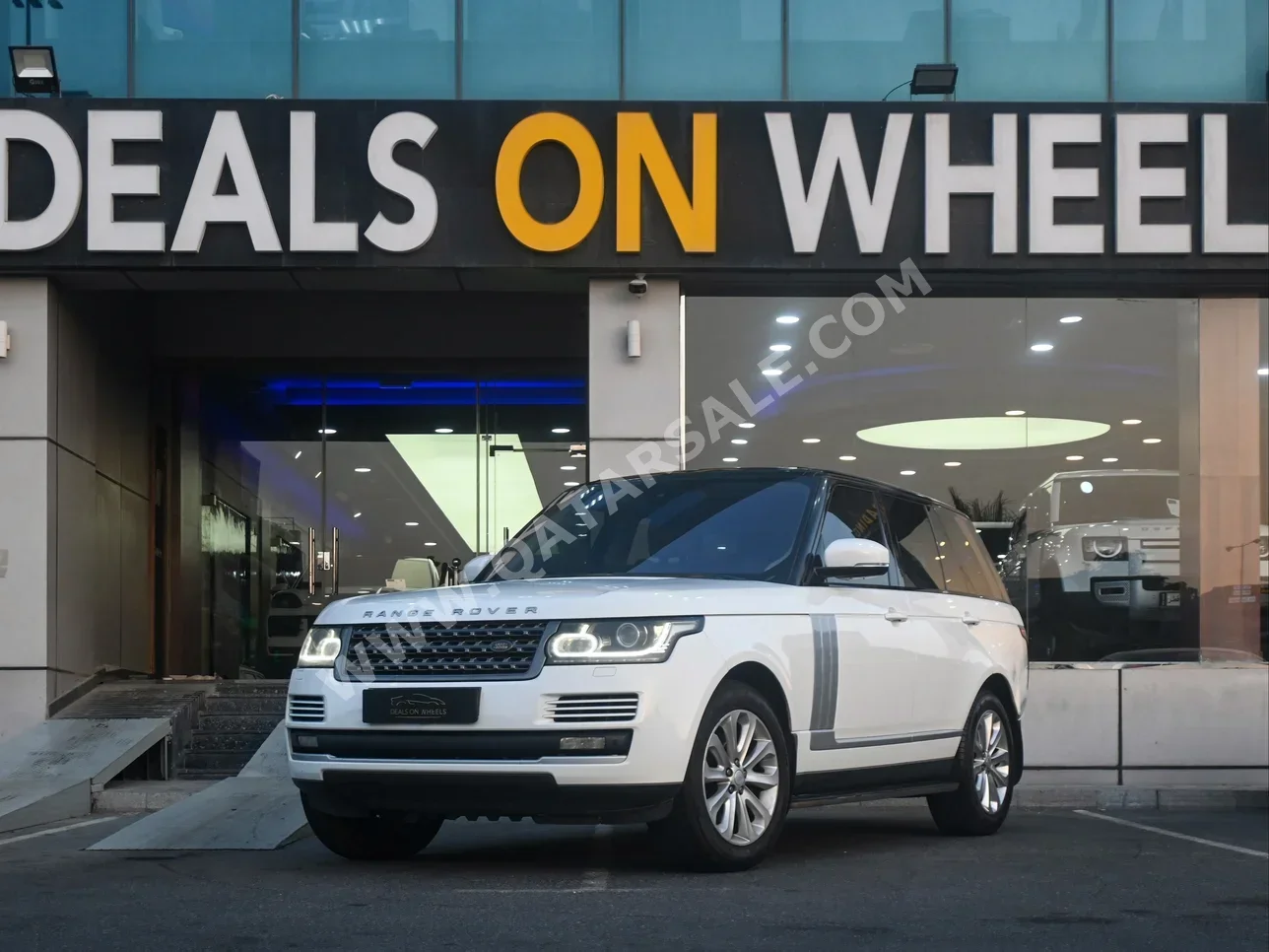 Land Rover  Range Rover  HSE  2016  Automatic  110,000 Km  8 Cylinder  Four Wheel Drive (4WD)  SUV  White