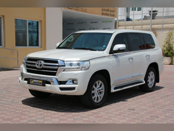 Toyota  Land Cruiser  GXR  2019  Automatic  82,000 Km  8 Cylinder  Four Wheel Drive (4WD)  SUV  White