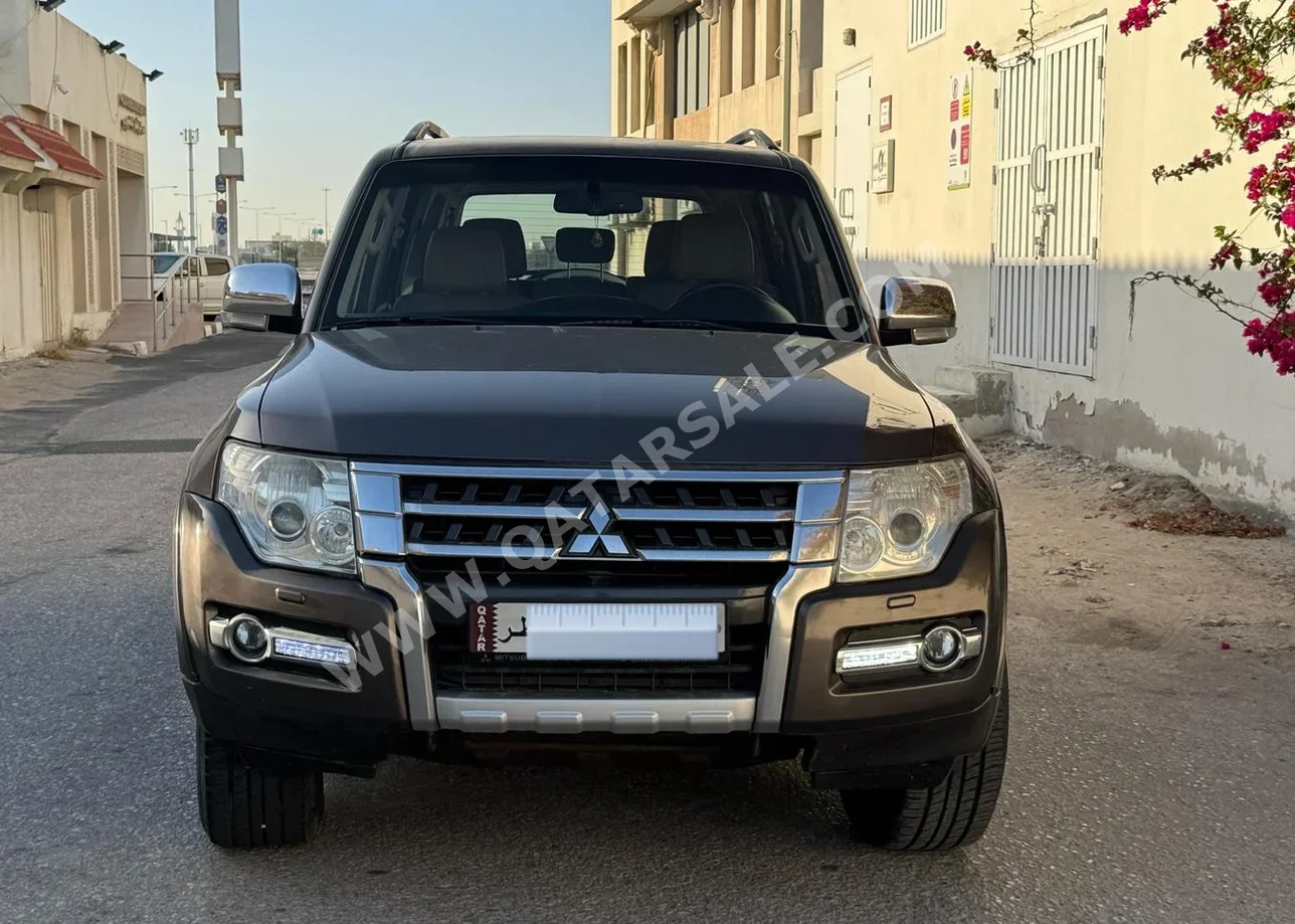  ميتسوبيشي  باجيرو  GLS  2016  اوتوماتيك  180,000 كم  6 سلندر  دفع رباعي  اس يو في  بني  تحت الضمان