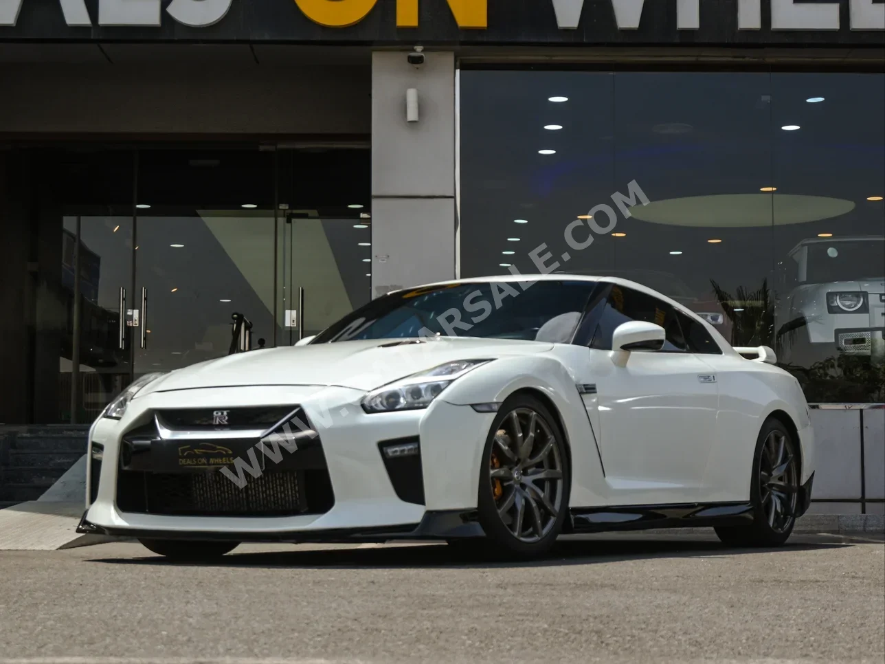 Nissan  GT-R  2014  Automatic  96,000 Km  6 Cylinder  All Wheel Drive (AWD)  Coupe / Sport  White