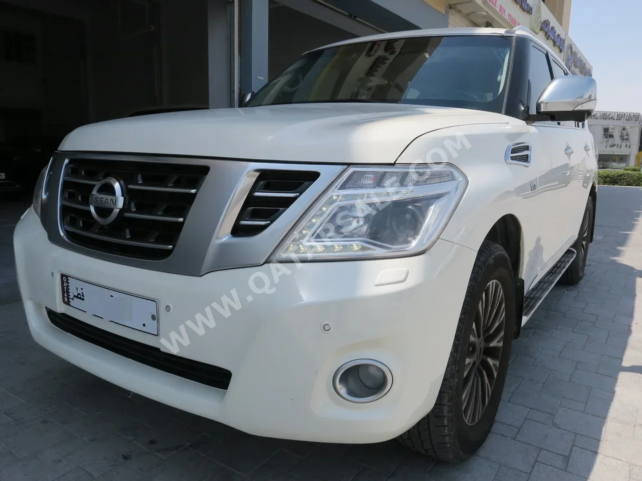 Nissan  Patrol  Platinum  2014  Automatic  113,000 Km  8 Cylinder  Four Wheel Drive (4WD)  SUV  White