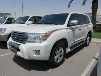Toyota  Land Cruiser  VXR  2014  Automatic  385,000 Km  8 Cylinder  Four Wheel Drive (4WD)  SUV  White