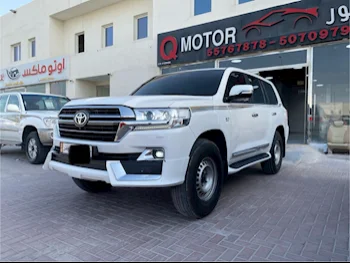 Toyota  Land Cruiser  VXR  2016  Automatic  260,000 Km  8 Cylinder  Four Wheel Drive (4WD)  SUV  White