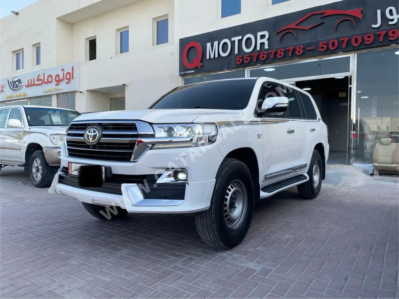Toyota  Land Cruiser  VXR  2016  Automatic  260,000 Km  8 Cylinder  Four Wheel Drive (4WD)  SUV  White