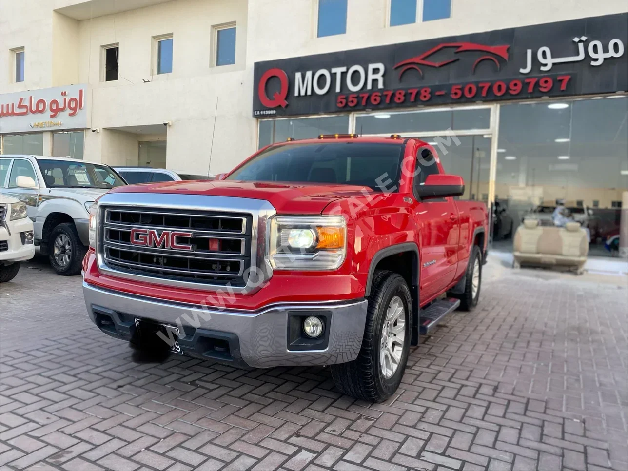 GMC  Sierra  2014  Automatic  260,000 Km  8 Cylinder  Four Wheel Drive (4WD)  Pick Up  Red