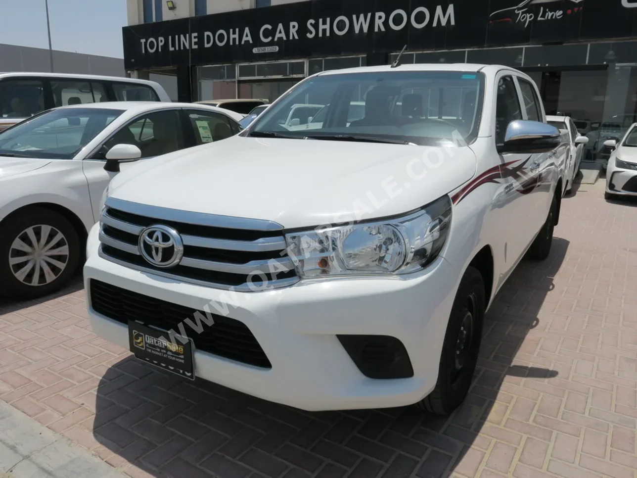 Toyota  Hilux  2022  Manual  61,000 Km  4 Cylinder  Front Wheel Drive (FWD)  Pick Up  White