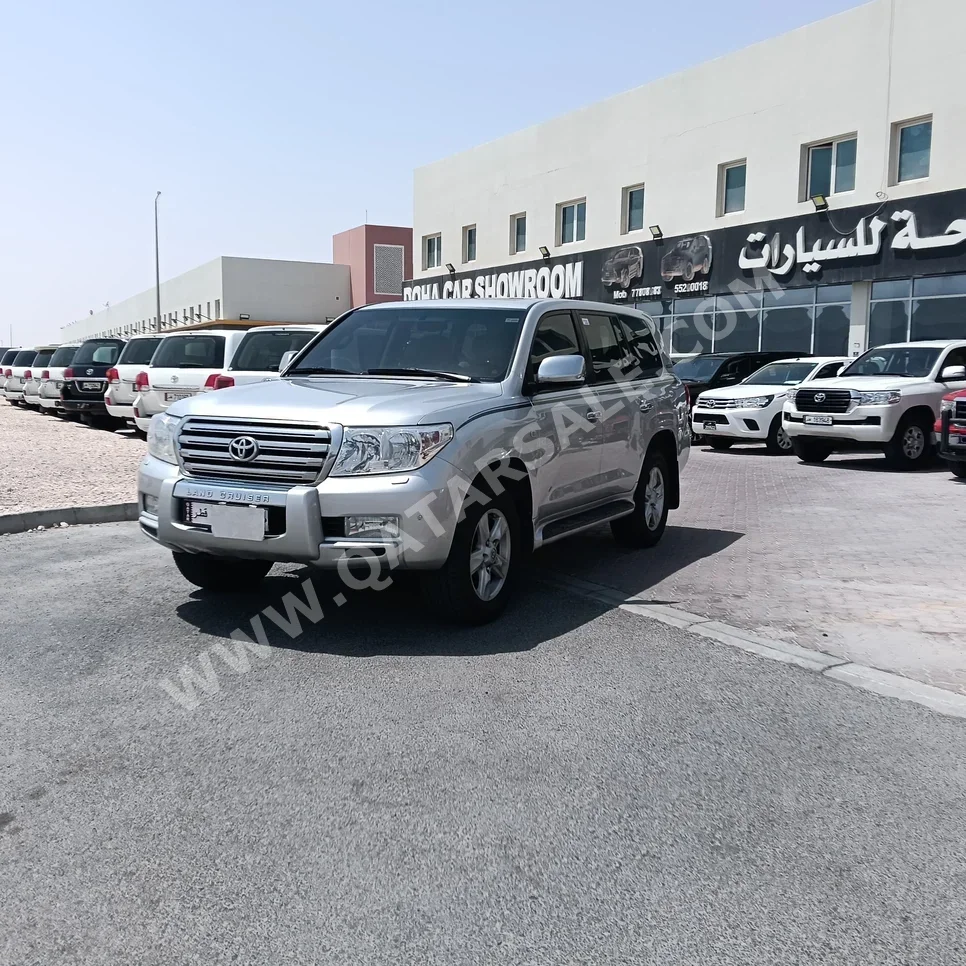 Toyota  Land Cruiser  VXR  2011  Automatic  136,000 Km  8 Cylinder  Four Wheel Drive (4WD)  SUV  White