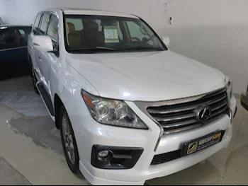 Lexus  LX  570  2015  Automatic  197,000 Km  8 Cylinder  Four Wheel Drive (4WD)  SUV  White