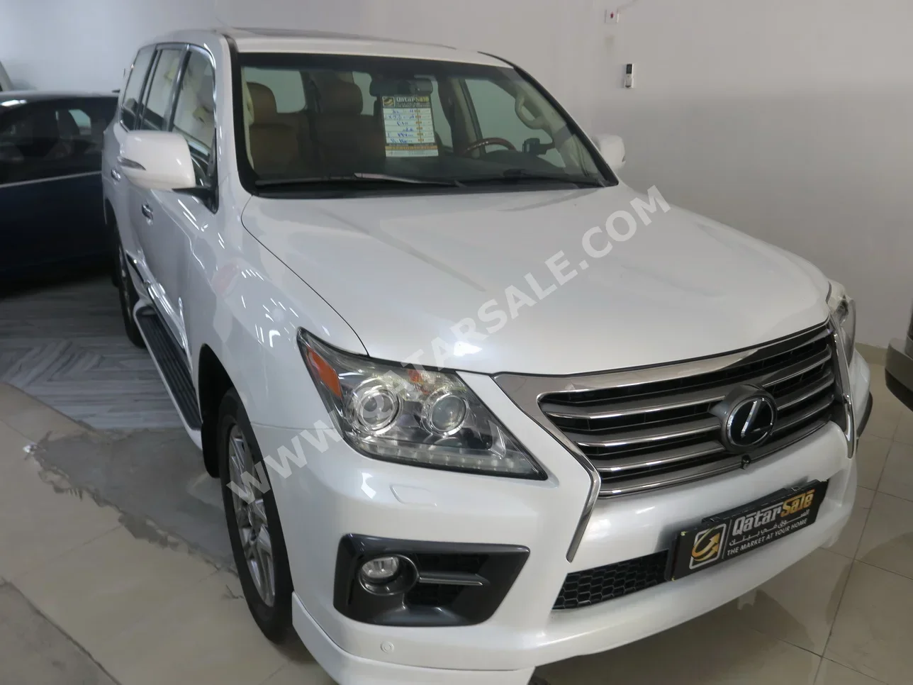 Lexus  LX  570  2015  Automatic  197,000 Km  8 Cylinder  Four Wheel Drive (4WD)  SUV  White