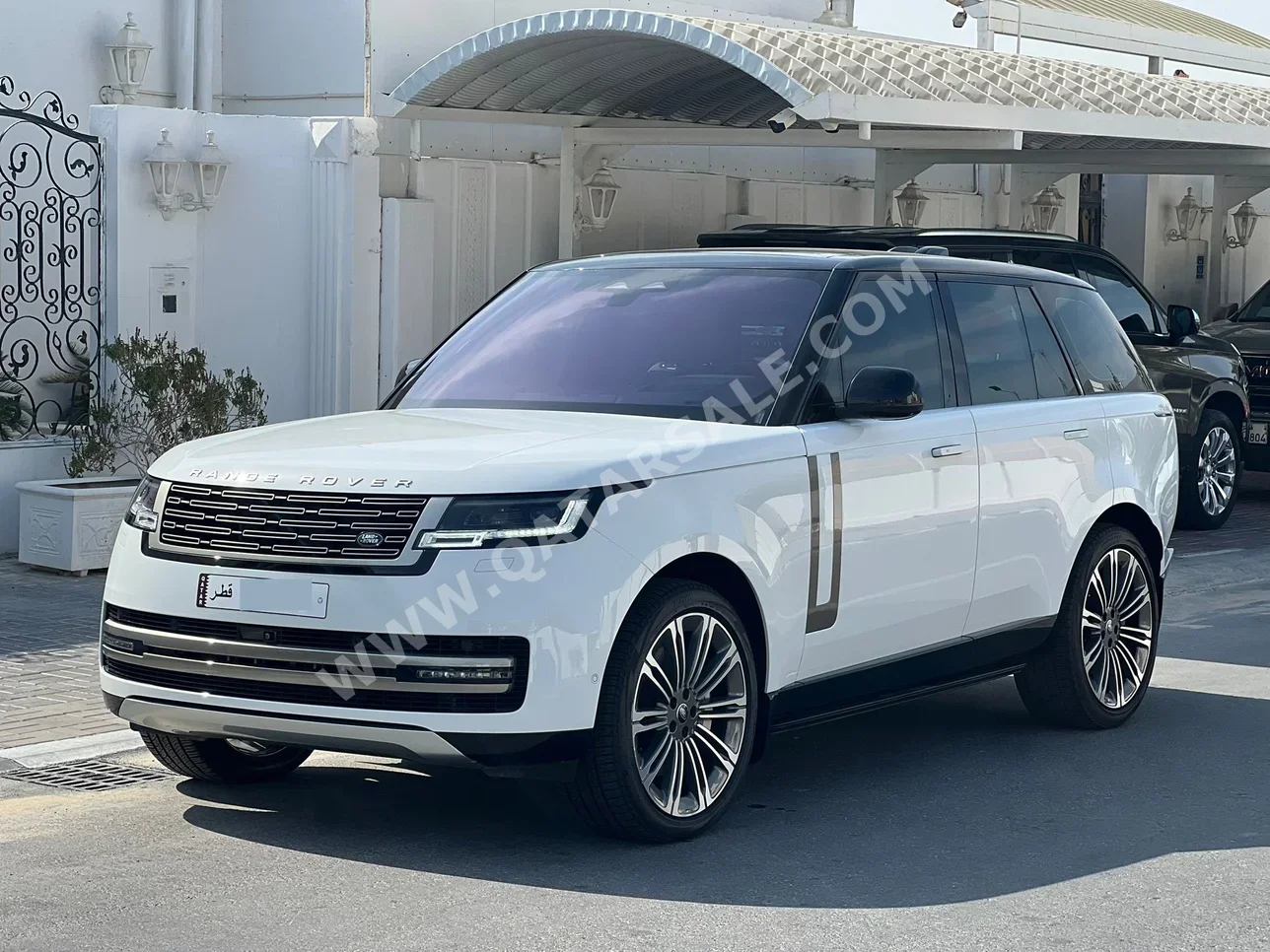 Land Rover  Range Rover  Vogue HSE  2023  Automatic  24,000 Km  8 Cylinder  Four Wheel Drive (4WD)  SUV  White  With Warranty