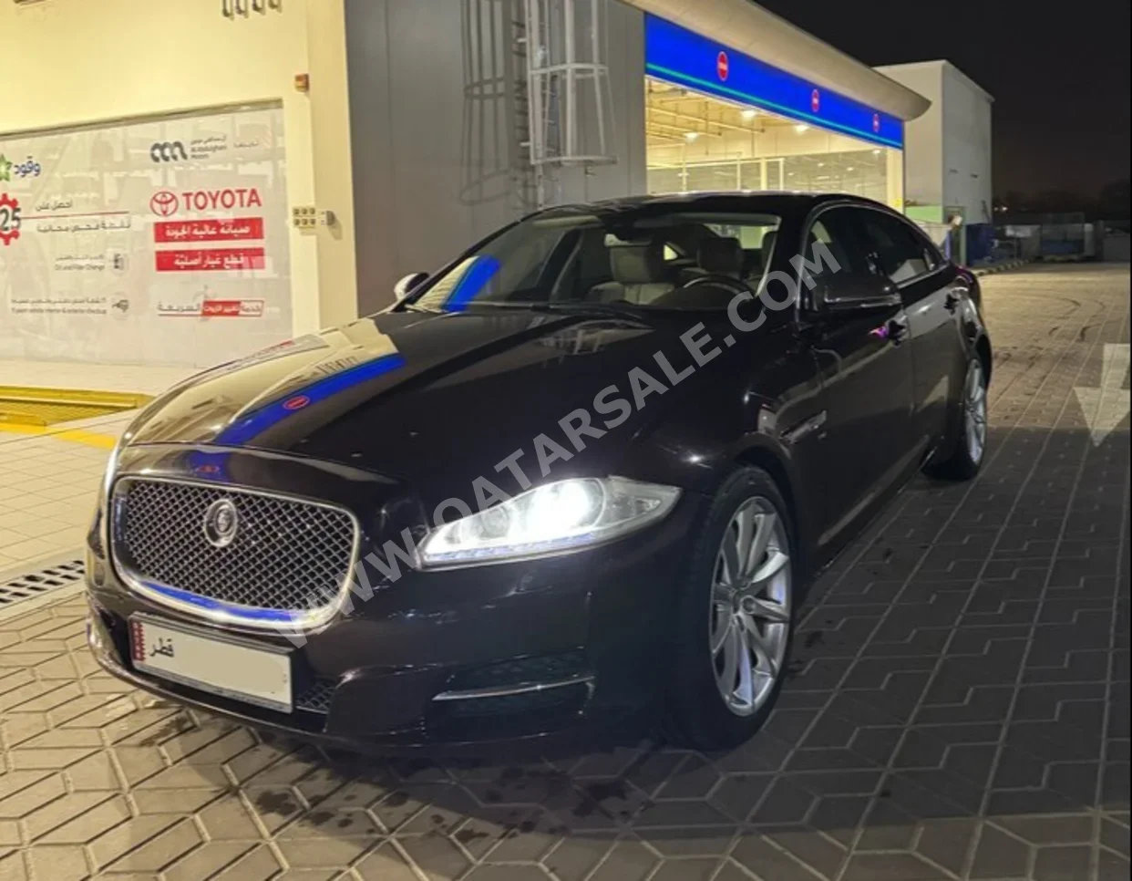 Jaguar  XJL  premium luxury  2013  Automatic  79,000 Km  6 Cylinder  Rear Wheel Drive (RWD)  Sedan  Maroon