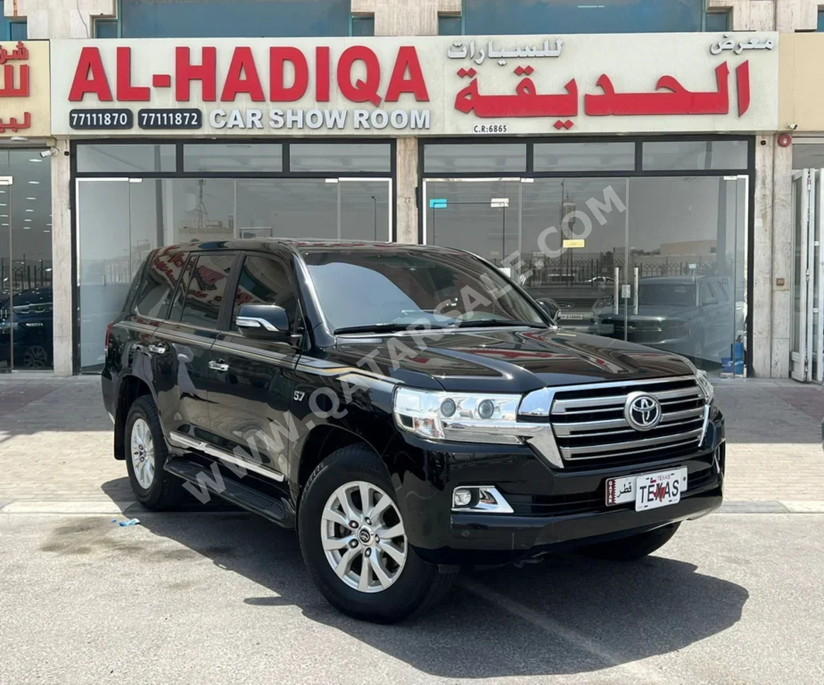 Toyota  Land Cruiser  VXR  2018  Automatic  178,000 Km  8 Cylinder  Four Wheel Drive (4WD)  SUV  Black