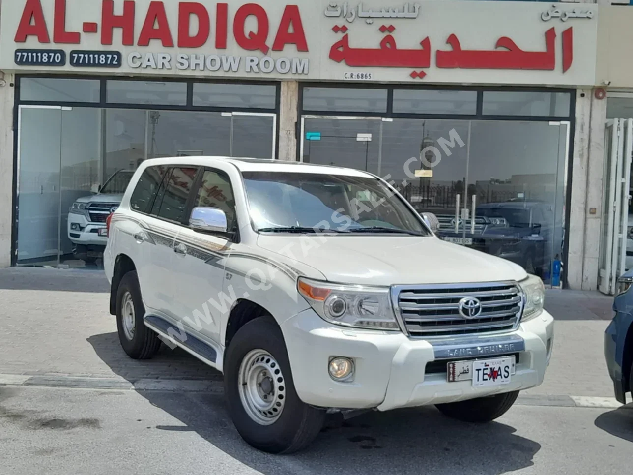 Toyota  Land Cruiser  VXR  2012  Automatic  196,000 Km  8 Cylinder  Four Wheel Drive (4WD)  SUV  White