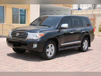 Toyota  Land Cruiser  GXR  2014  Automatic  299,000 Km  8 Cylinder  Four Wheel Drive (4WD)  SUV  Black