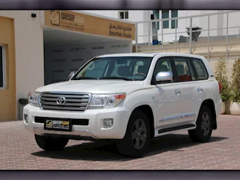  Toyota  Land Cruiser  VXR  2015  Automatic  200,000 Km  8 Cylinder  Four Wheel Drive (4WD)  SUV  Pearl  With Warranty