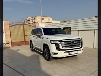 Toyota  Land Cruiser  VXR Twin Turbo  2023  Automatic  600 Km  6 Cylinder  Four Wheel Drive (4WD)  SUV  White  With Warranty