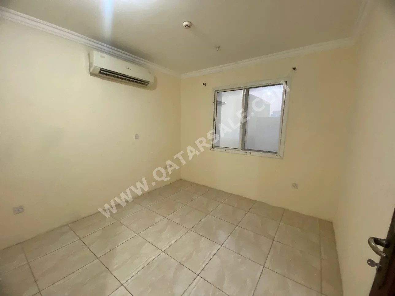 2 Bedrooms  Apartment  in Doha -  Madinat Khalifa South  Not Furnished