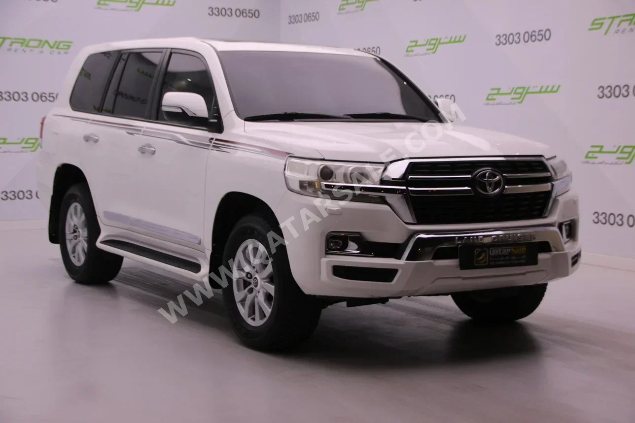  Toyota  Land Cruiser  GXR  2016  Automatic  217,000 Km  8 Cylinder  Four Wheel Drive (4WD)  SUV  White  With Warranty