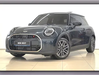 Mini  Cooper  S  2025  Automatic  4,225 Km  4 Cylinder  Front Wheel Drive (FWD)  Sedan  Gray  With Warranty