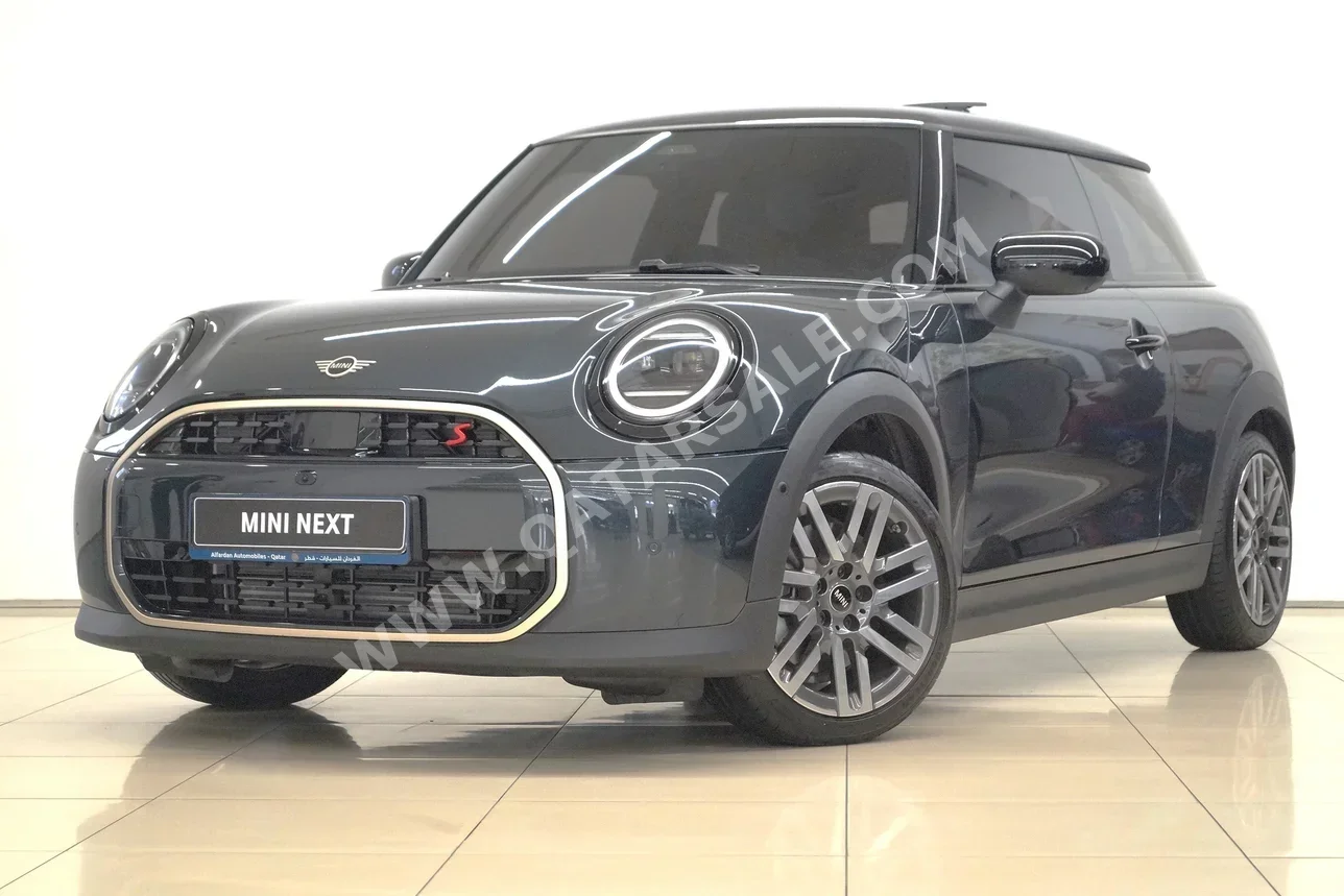 Mini  Cooper  S  2025  Automatic  4,225 Km  4 Cylinder  Front Wheel Drive (FWD)  Sedan  Gray  With Warranty