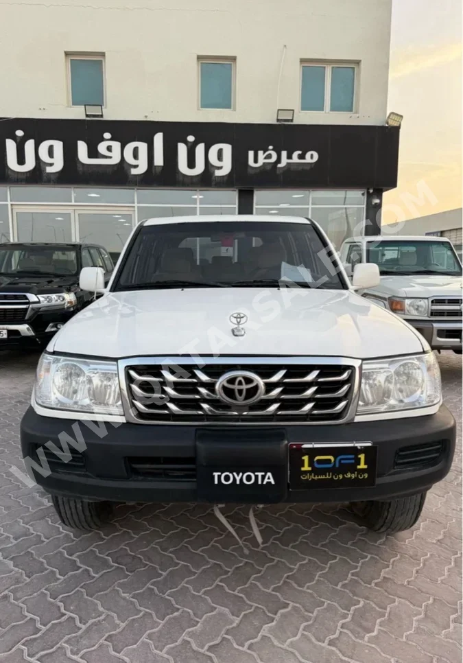 تويوتا  لاند كروزر  جي اكس  2007  عادي  342,000 كم  6 سلندر  دفع رباعي  اس يو في  أبيض