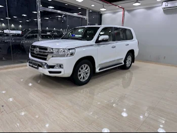 Toyota  Land Cruiser  GXR  2019  Automatic  134,000 Km  8 Cylinder  Four Wheel Drive (4WD)  SUV  White