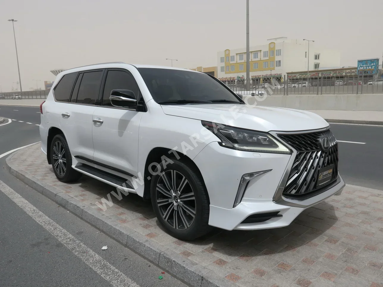 Lexus  LX  570  2018  Automatic  157,000 Km  8 Cylinder  Four Wheel Drive (4WD)  SUV  White
