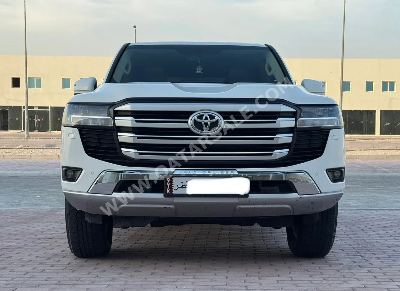 تويوتا  لاند كروزر  جي اكس ار توين توربو  2022  اوتوماتيك  98,000 كم  6 سلندر  دفع رباعي  اس يو في  أبيض
