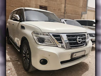 نيسان  باترول  ال اي  2012  اوتوماتيك  220,000 كم  8 سلندر  دفع رباعي  اس يو في  أبيض