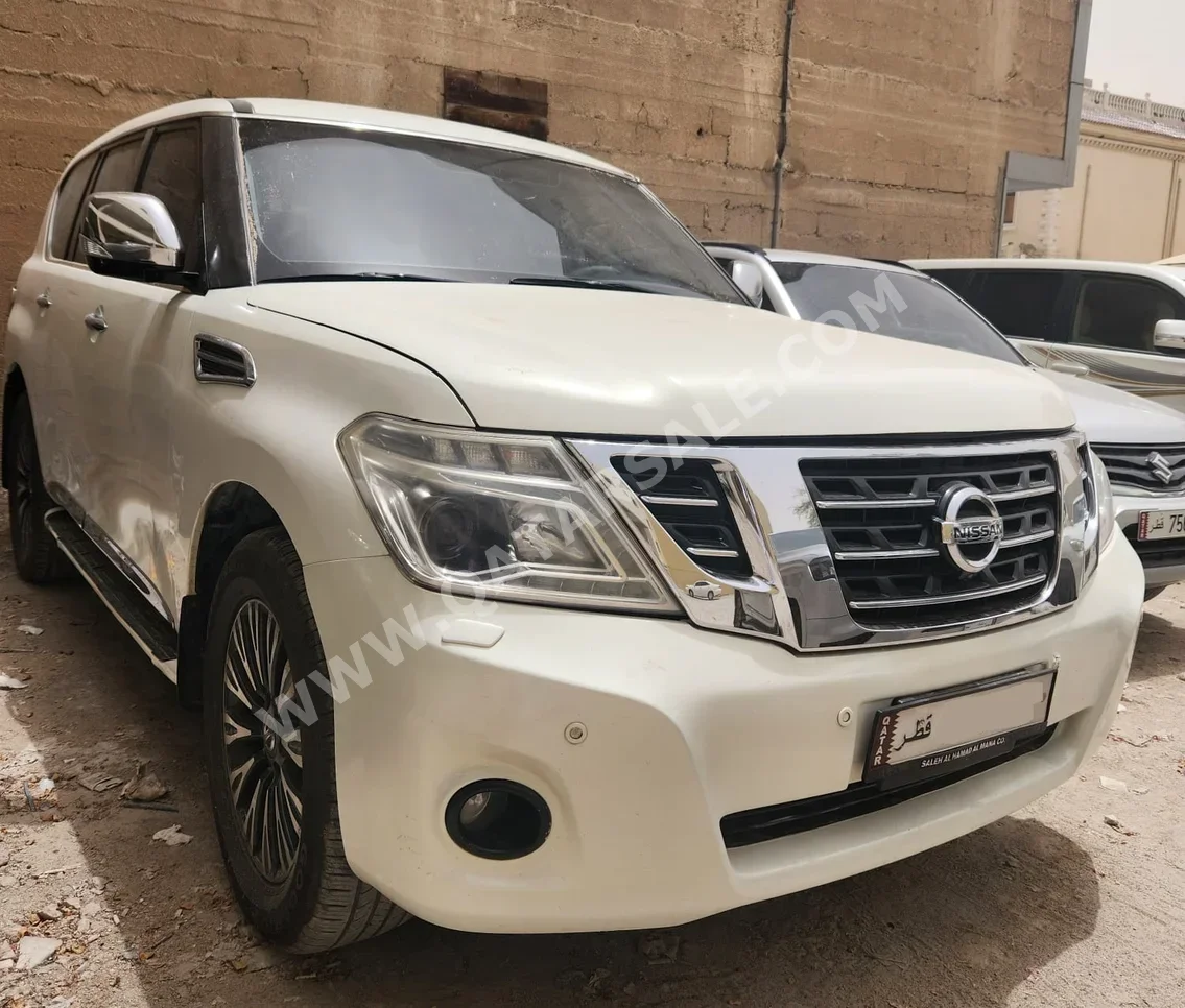 نيسان  باترول  ال اي  2012  اوتوماتيك  220,000 كم  8 سلندر  دفع رباعي  اس يو في  أبيض