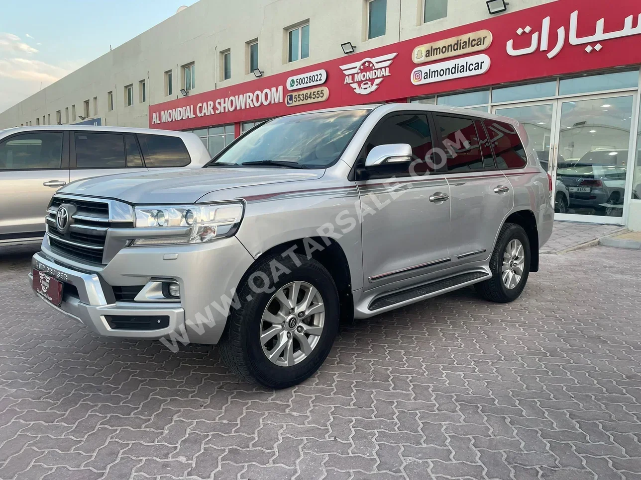 تويوتا  لاند كروزر  جي اكس ار  2019  اوتوماتيك  299,000 كم  8 سلندر  دفع رباعي  اس يو في  فضي