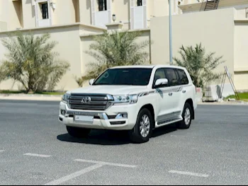 Toyota  Land Cruiser  GXR  2017  Automatic  192,000 Km  8 Cylinder  Four Wheel Drive (4WD)  SUV  White