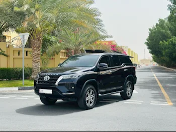 Toyota  Fortuner  SR5  2023  Automatic  2,000 Km  6 Cylinder  Four Wheel Drive (4WD)  SUV  Black  With Warranty