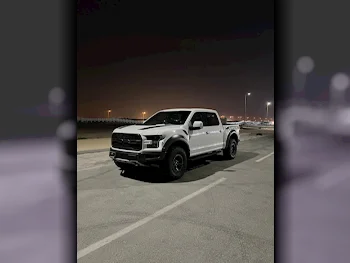 Ford  F  150 Raptor  2017  Automatic  62,000 Km  8 Cylinder  Four Wheel Drive (4WD)  Pick Up  White  With Warranty