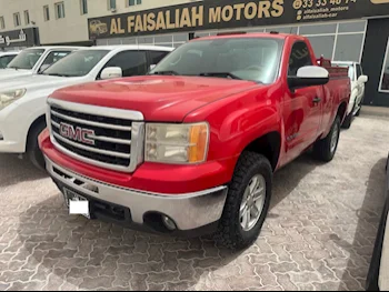 GMC  Sierra  1500  2013  Automatic  220,000 Km  8 Cylinder  Four Wheel Drive (4WD)  Pick Up  Red