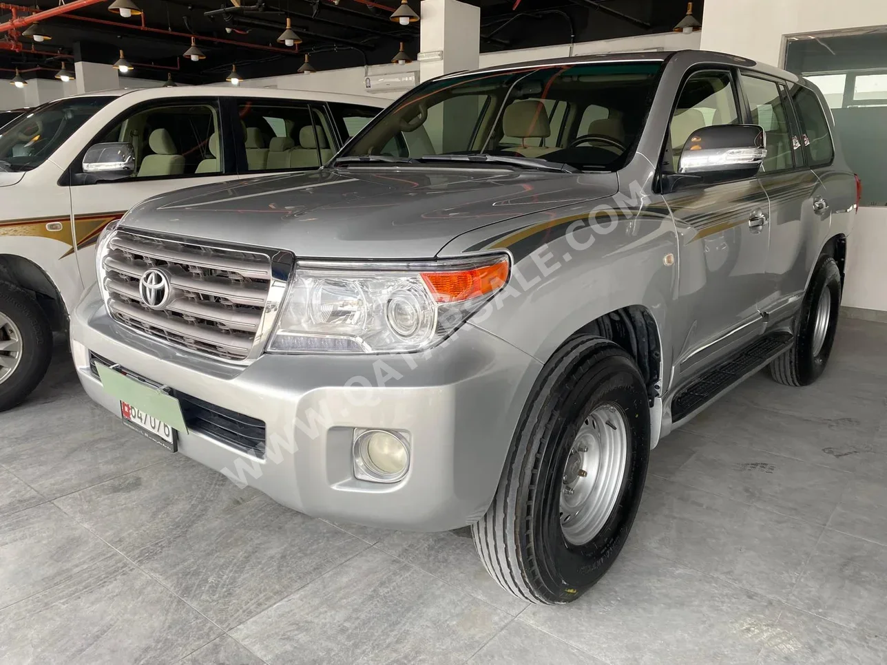 Toyota  Land Cruiser  VXR  2011  Automatic  253,000 Km  8 Cylinder  Four Wheel Drive (4WD)  SUV  Silver