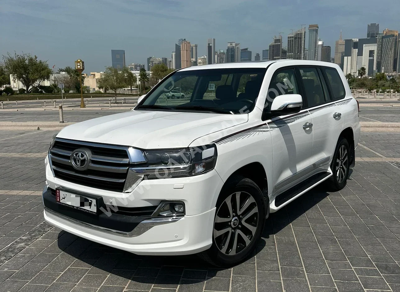 Toyota  Land Cruiser  GXR- Grand Touring  2019  Automatic  158,000 Km  6 Cylinder  Four Wheel Drive (4WD)  SUV  White