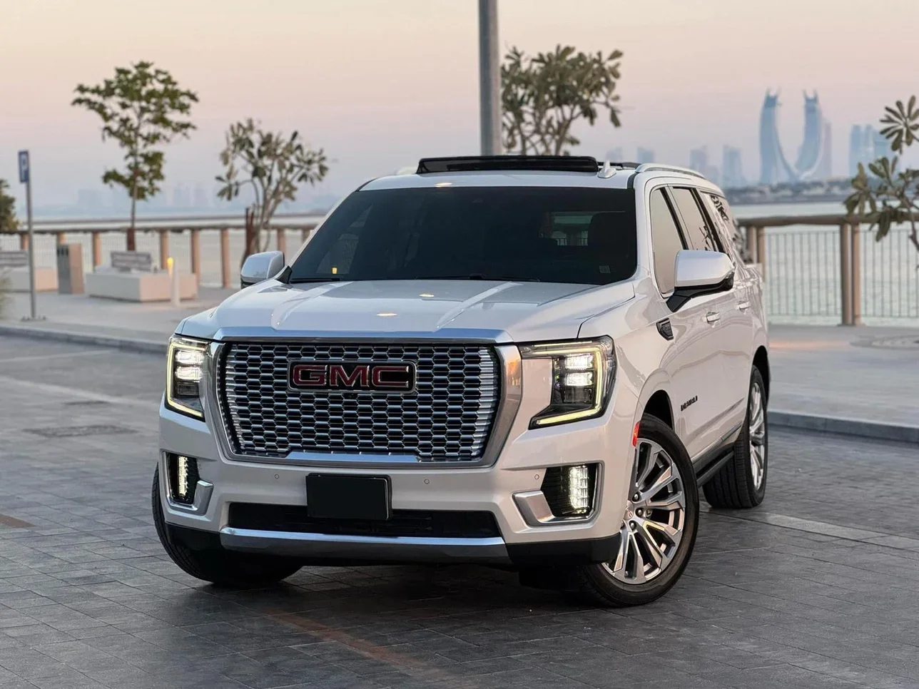 GMC  Yukon  Denali  2023  Automatic  79,000 Km  8 Cylinder  Four Wheel Drive (4WD)  SUV  White  With Warranty