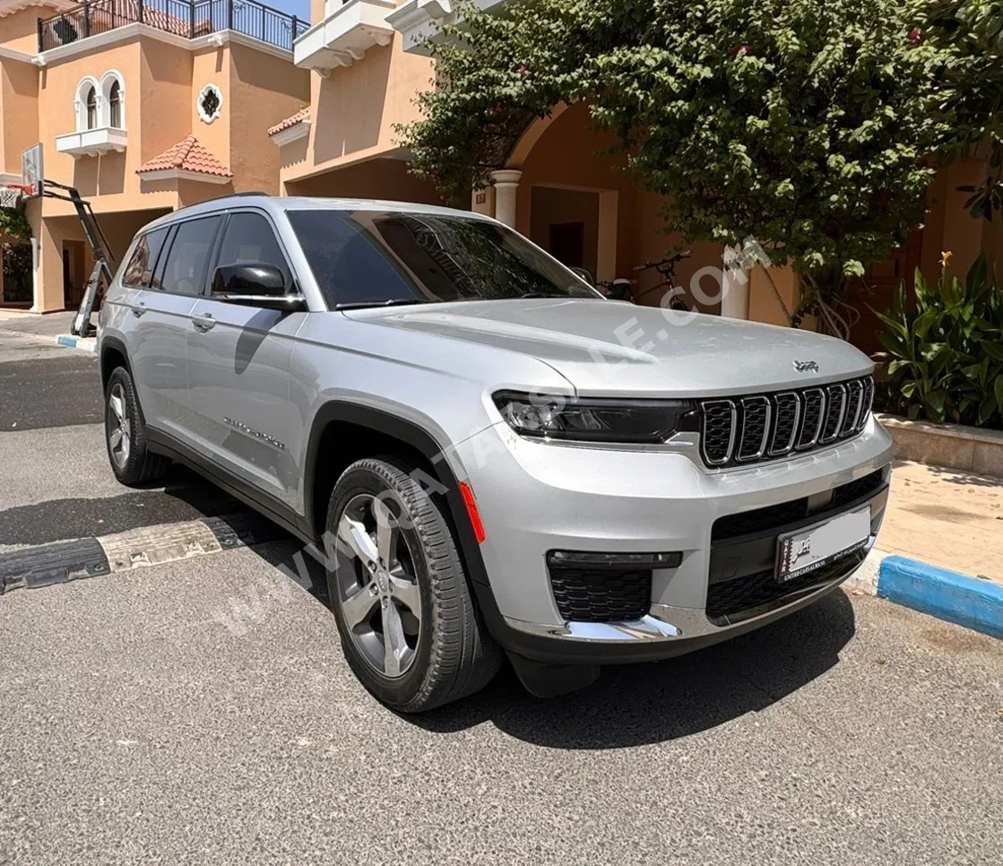 Jeep  Grand Cherokee  Limited Edition  2022  Automatic  36,500 Km  6 Cylinder  Four Wheel Drive (4WD)  SUV  Silver  With Warranty