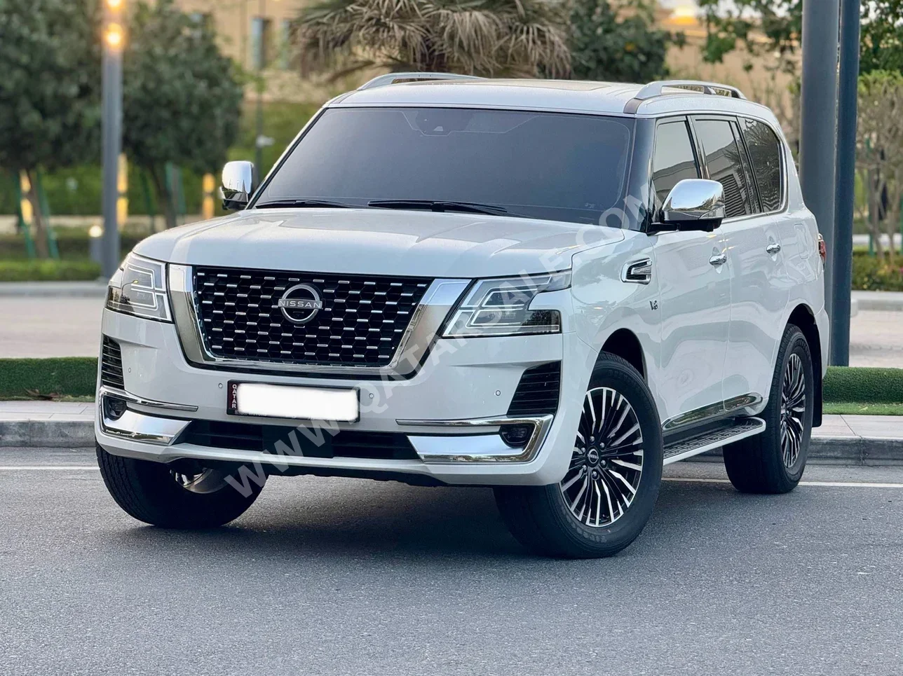 Nissan  Patrol  Platinum  2022  Automatic  72,000 Km  8 Cylinder  Four Wheel Drive (4WD)  SUV  White