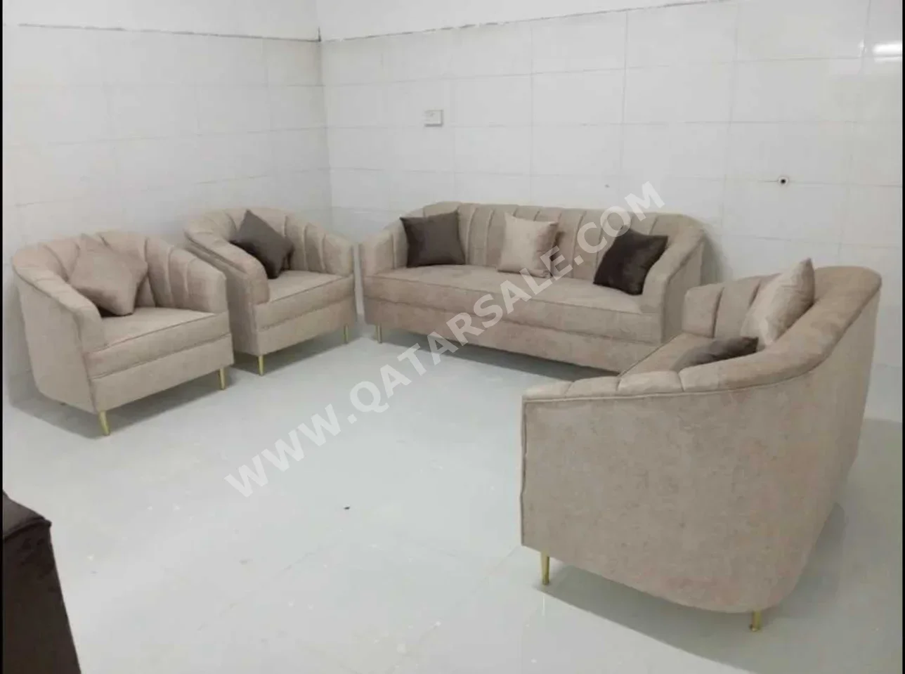 الأرائك والكنب والكراسي طقم كنب  - مخمل  - اللون البيج