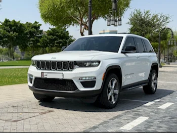 Jeep  Grand Cherokee  Limited  2022  Automatic  82,000 Km  8 Cylinder  Four Wheel Drive (4WD)  SUV  White  With Warranty