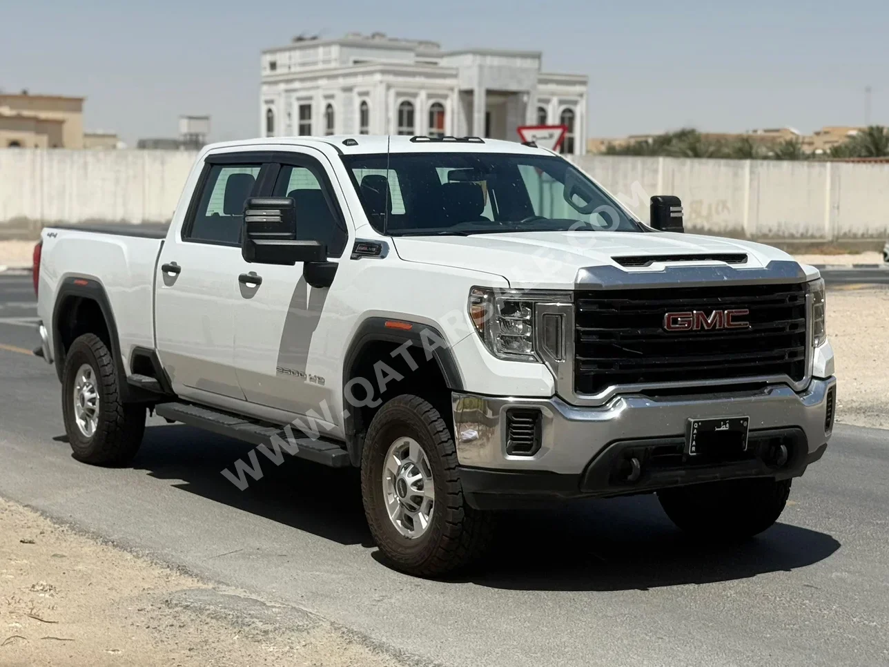 GMC  Sierra  2500 HD  2020  Automatic  299,000 Km  8 Cylinder  Four Wheel Drive (4WD)  Pick Up  White