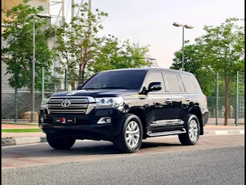 Toyota  Land Cruiser  VXR  2018  Automatic  260,000 Km  8 Cylinder  Four Wheel Drive (4WD)  SUV  Black