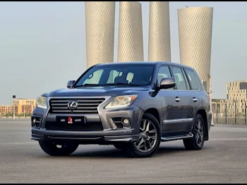 Lexus  LX  570  2015  Automatic  235,000 Km  8 Cylinder  Four Wheel Drive (4WD)  SUV  Gray