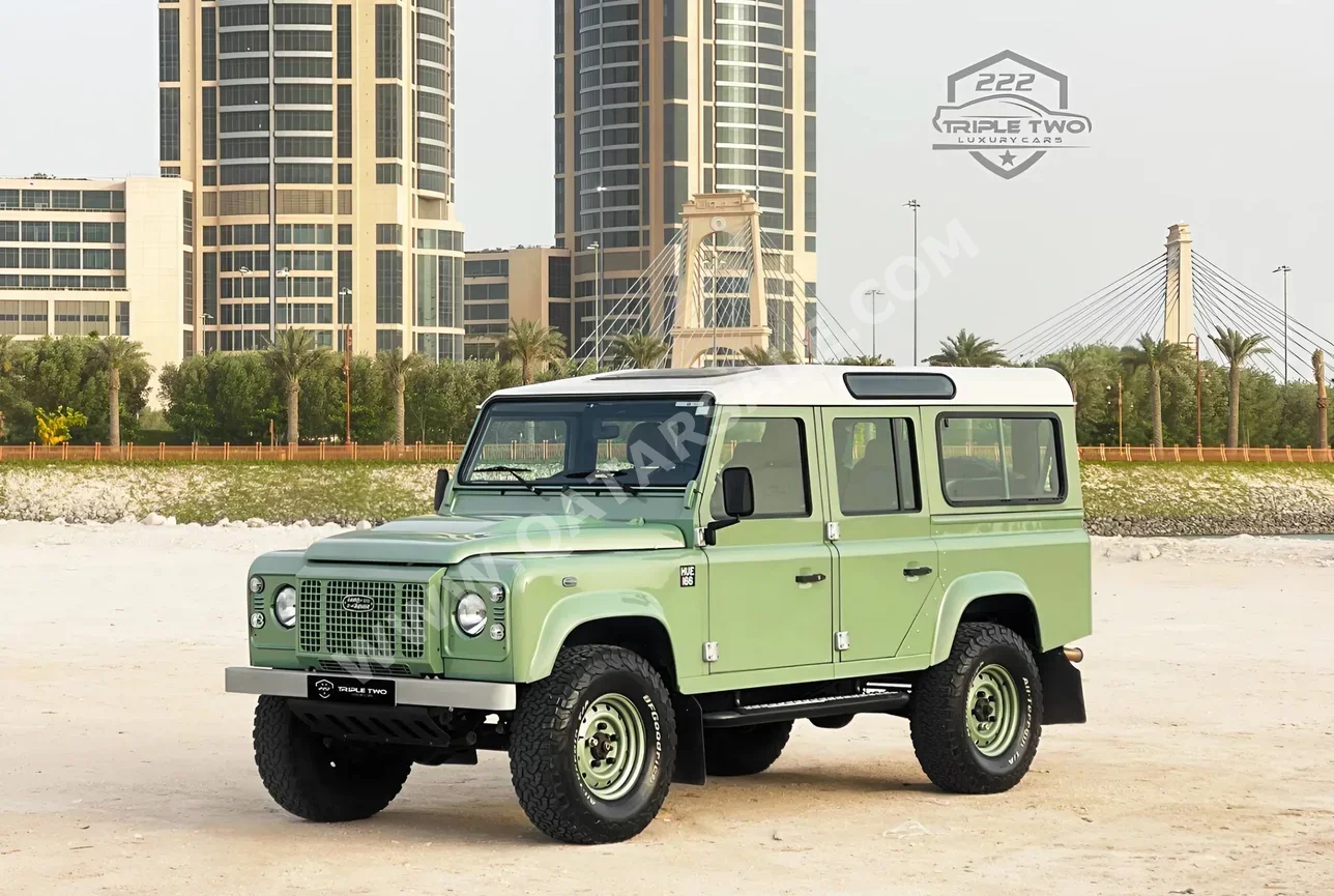 Land Rover  Defender  110 HERITAGE  2016  Automatic  40,220 Km  6 Cylinder  Four Wheel Drive (4WD)  SUV  Green
