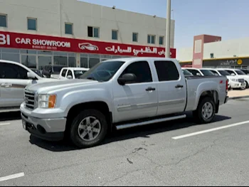 GMC  Sierra  1500  2013  Automatic  161,000 Km  8 Cylinder  Four Wheel Drive (4WD)  Pick Up  Silver